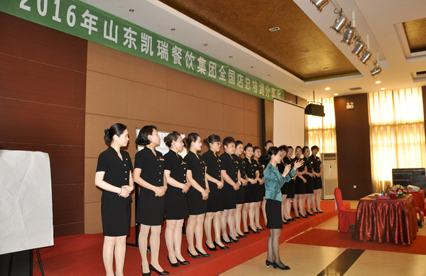 张淑秋在凯瑞餐饮集团《分店总经理商务礼仪培训》