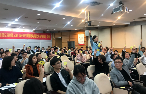 张淑秋在深圳市建筑设计研究总院《现代商务礼仪》